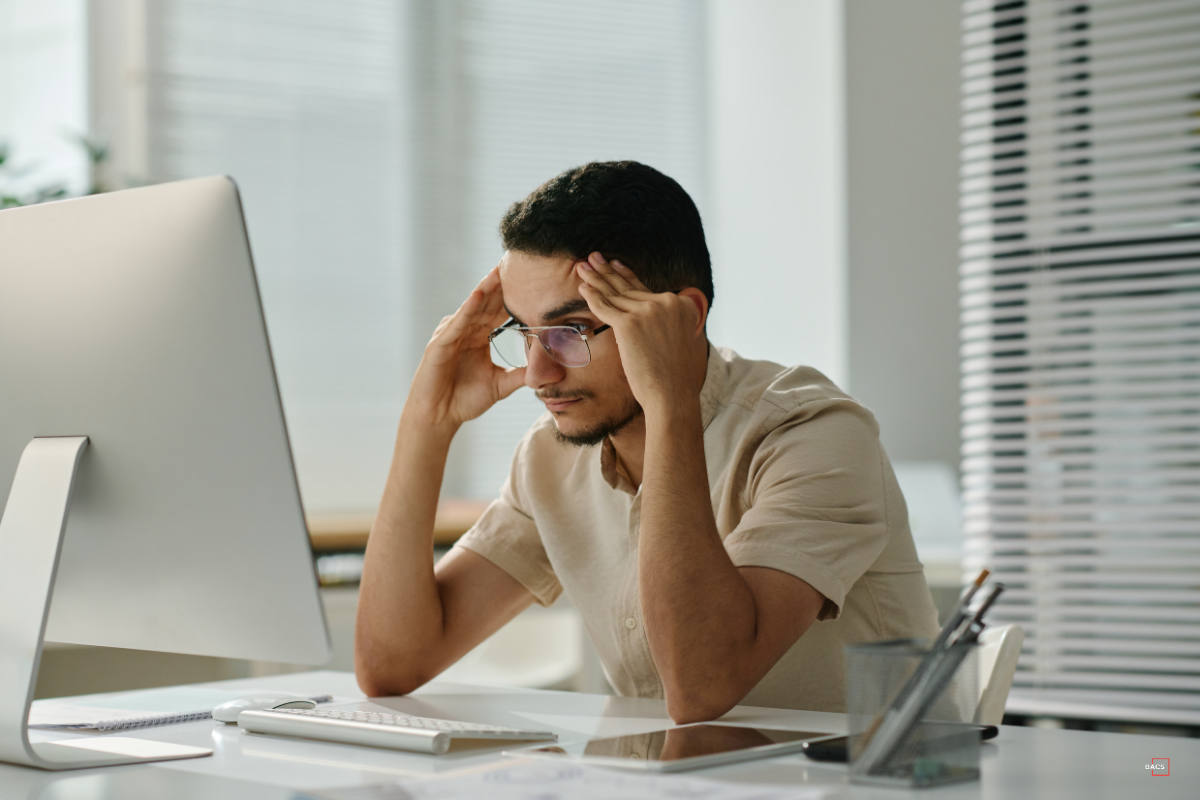 IT support Bay Area employee dealing with a computer issue at work
